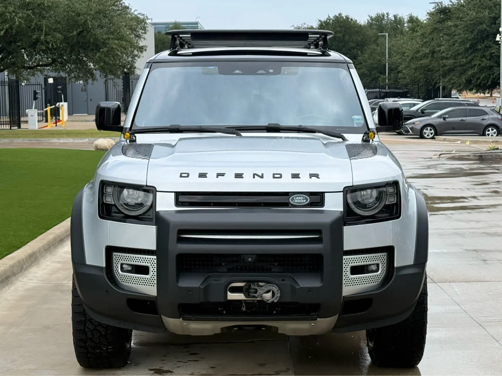 Used 2020  Land Rover First Edition image 8