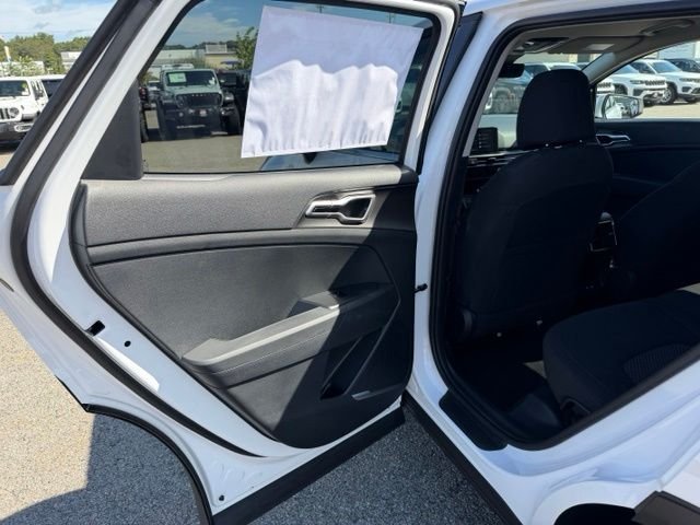 New 2027 Glacial White Pearl Kia LX image 9
