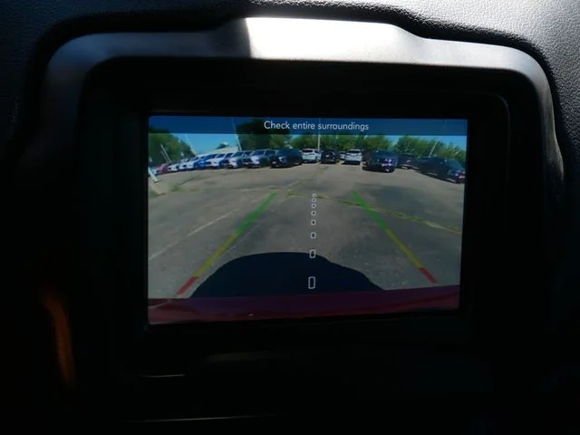 Used 2018 Red Jeep Latitude image 27