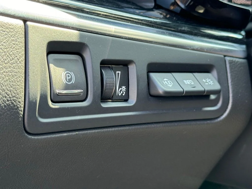 Used 2025 White Cadillac Premium Luxury image 18