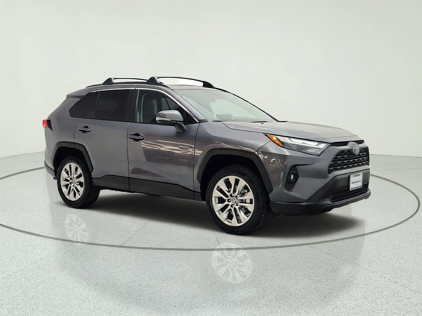 Used 2025 Magnetic Gray Metallic Toyota XLE Premium FWD (Natl) image 3