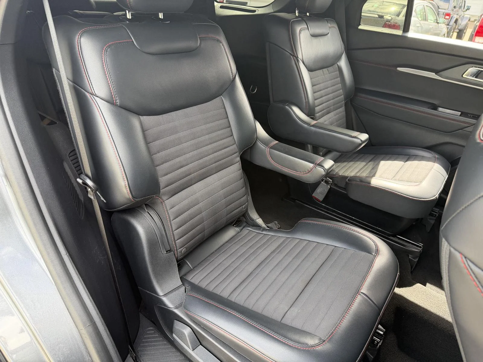 Used 2025 Carbonized Gray Ford ST-Line image 19