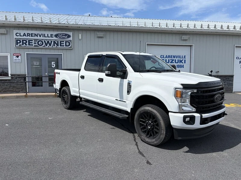 Used 2022 White Ford Super Duty XLT image 2