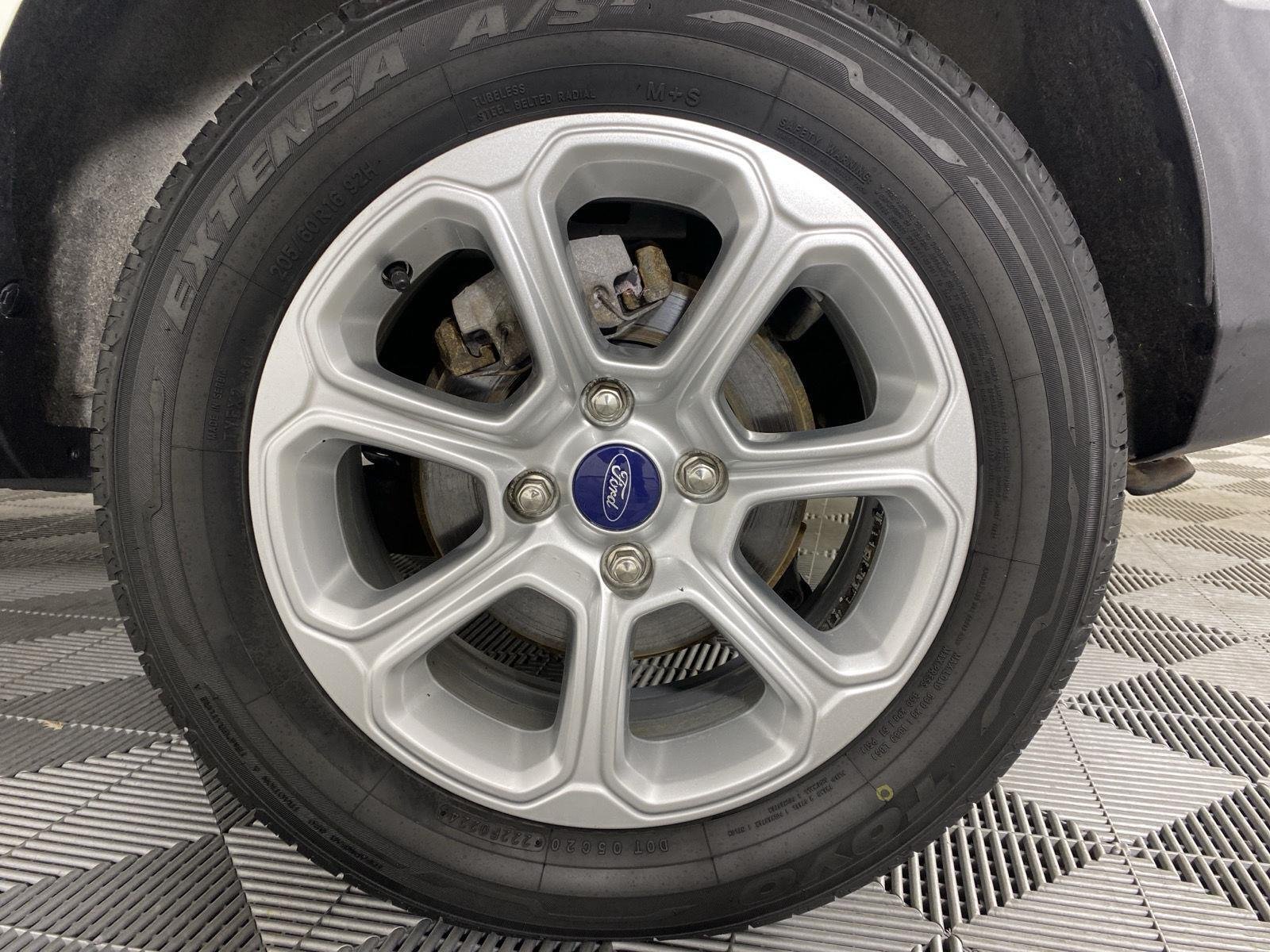 Used 2019 Diamond White Ford SE image 13