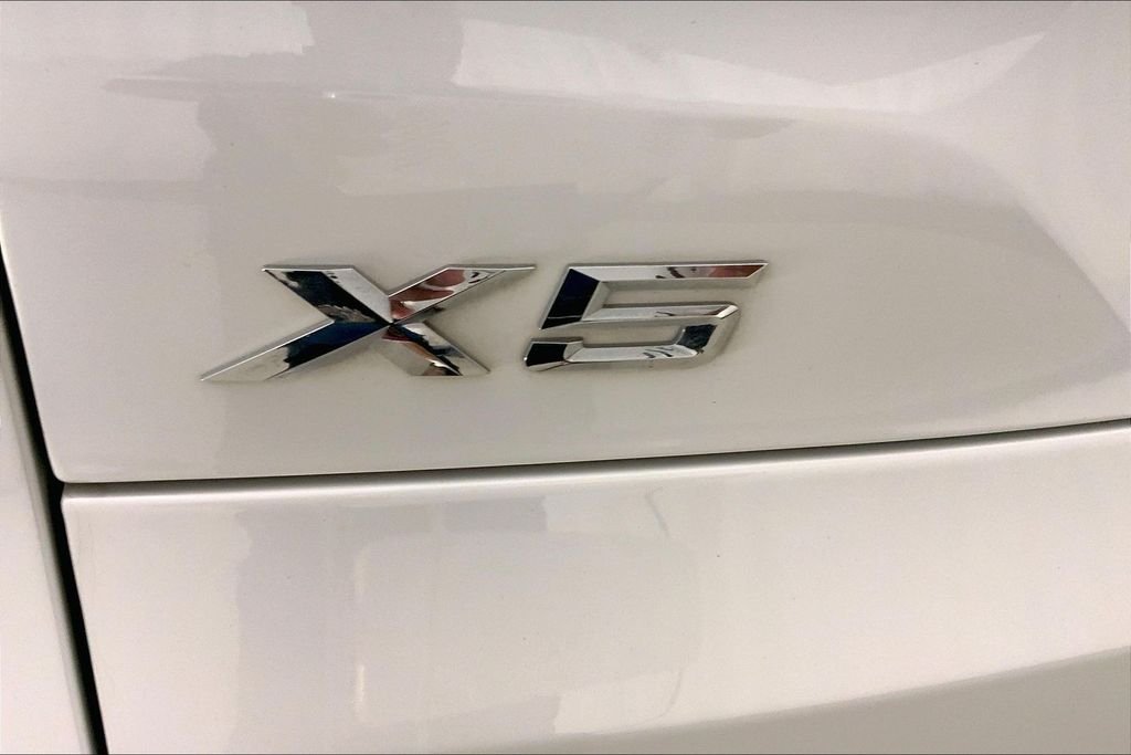 Used 2024 Mineral White Metallic BMW  image 7