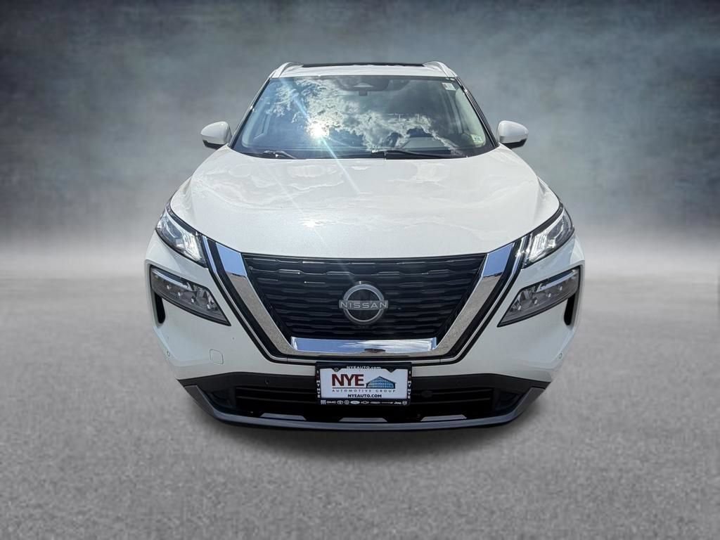 Used 2023 White Nissan SL image 9