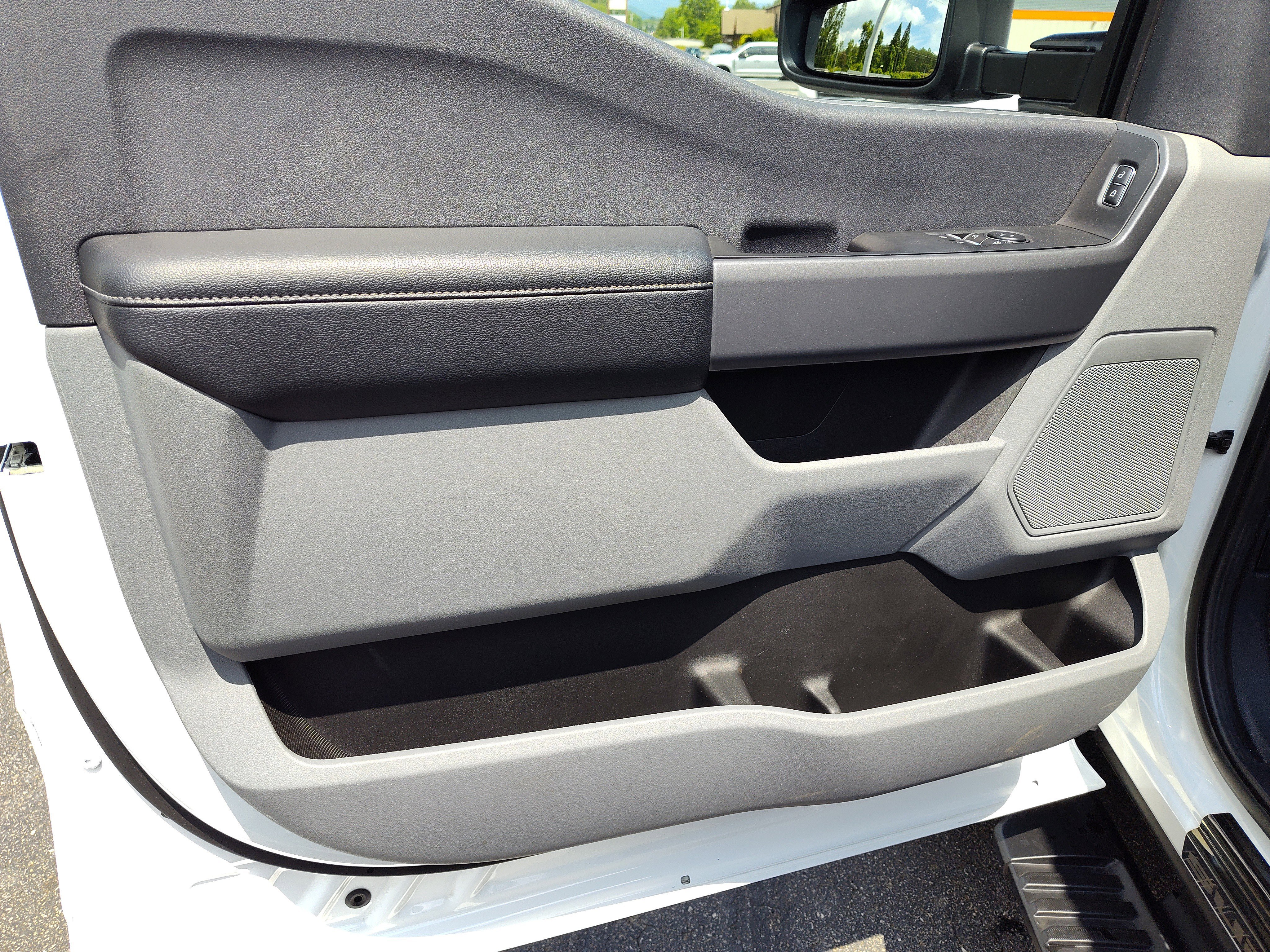 2024 Ford F-550 Super Duty Chassis Cab XLT - Photo 19