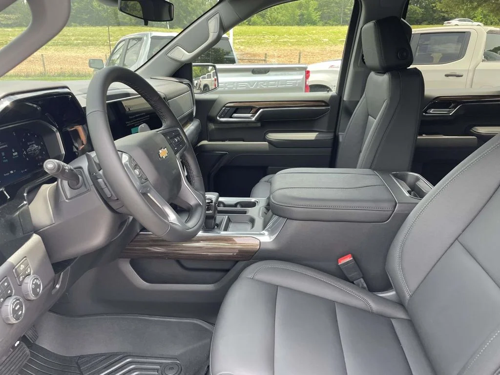 New 2026 Summit White Chevrolet LT image 20