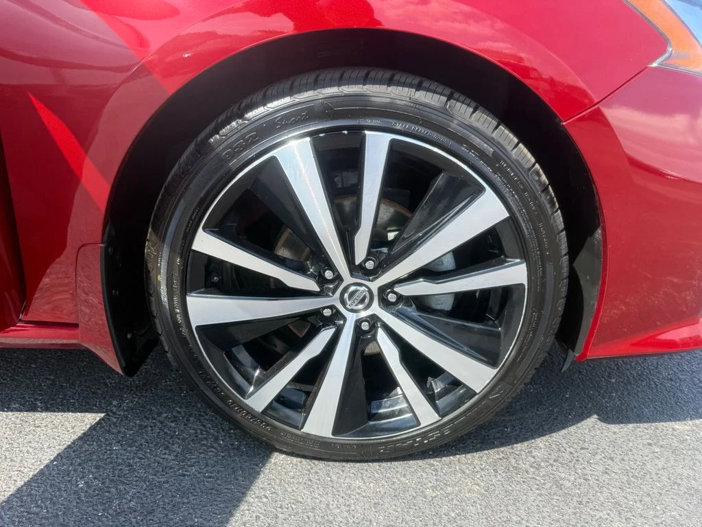 Used 2020 Red Nissan 2.5 SR image 54
