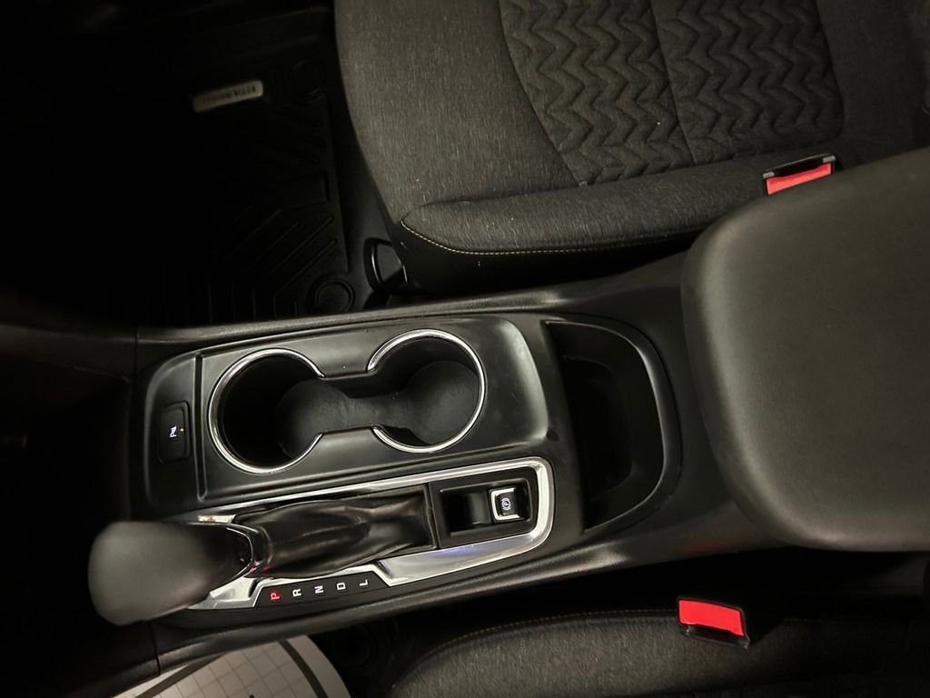Used 2022 White Chevrolet LT image 23