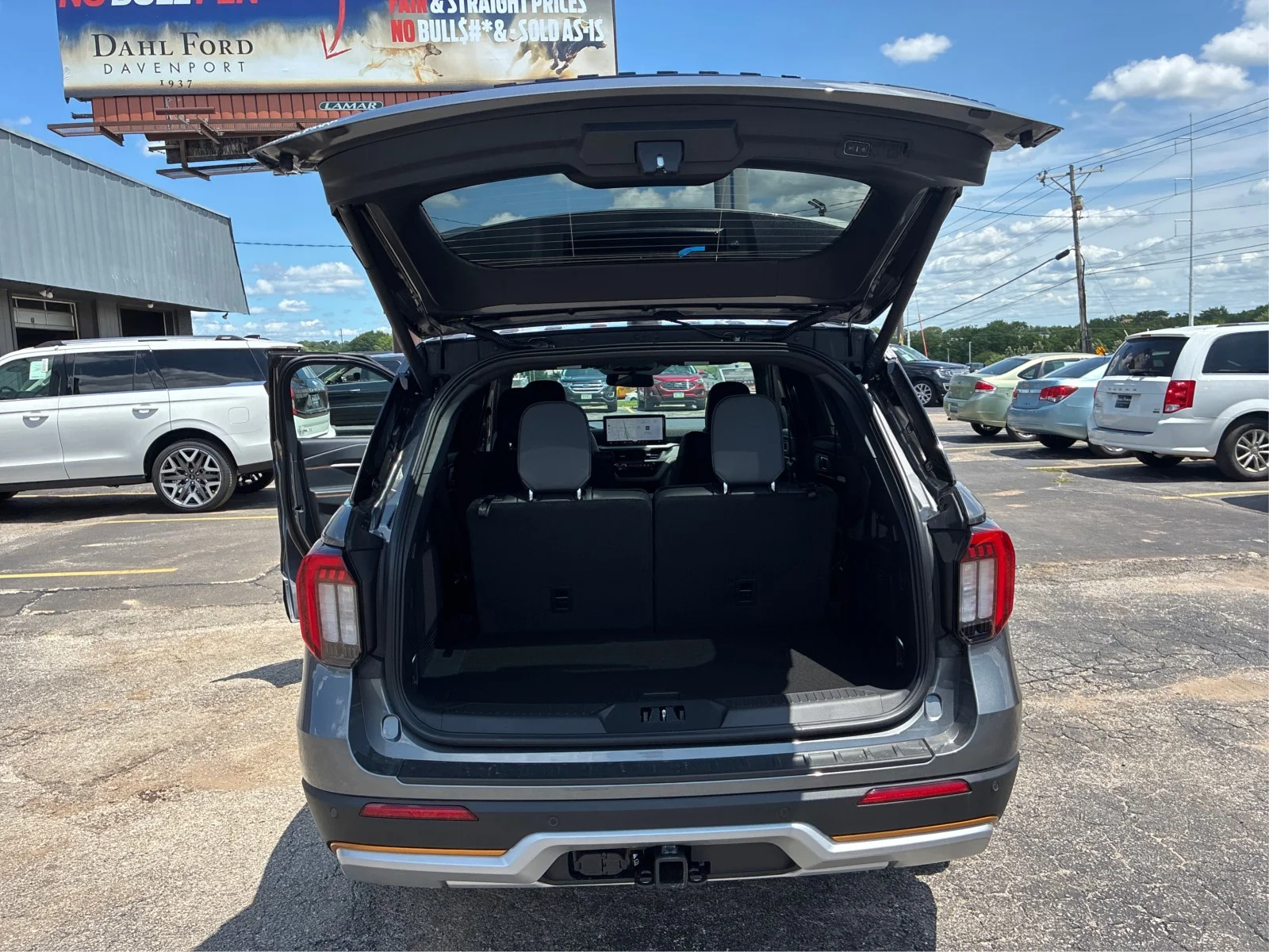 New 2026 Carbonized Gray Metallic Ford Tremor® image 12