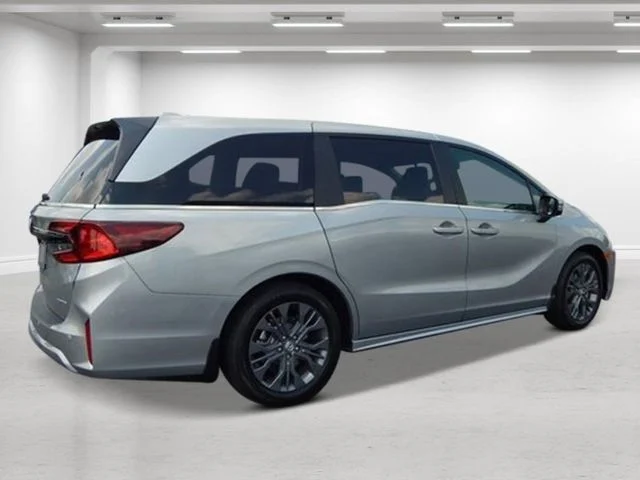 New 2026 Solar Silver Metallic Honda Touring image 6
