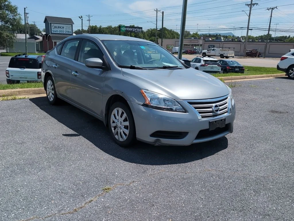 Used 2013 Gray Nissan SV image 3