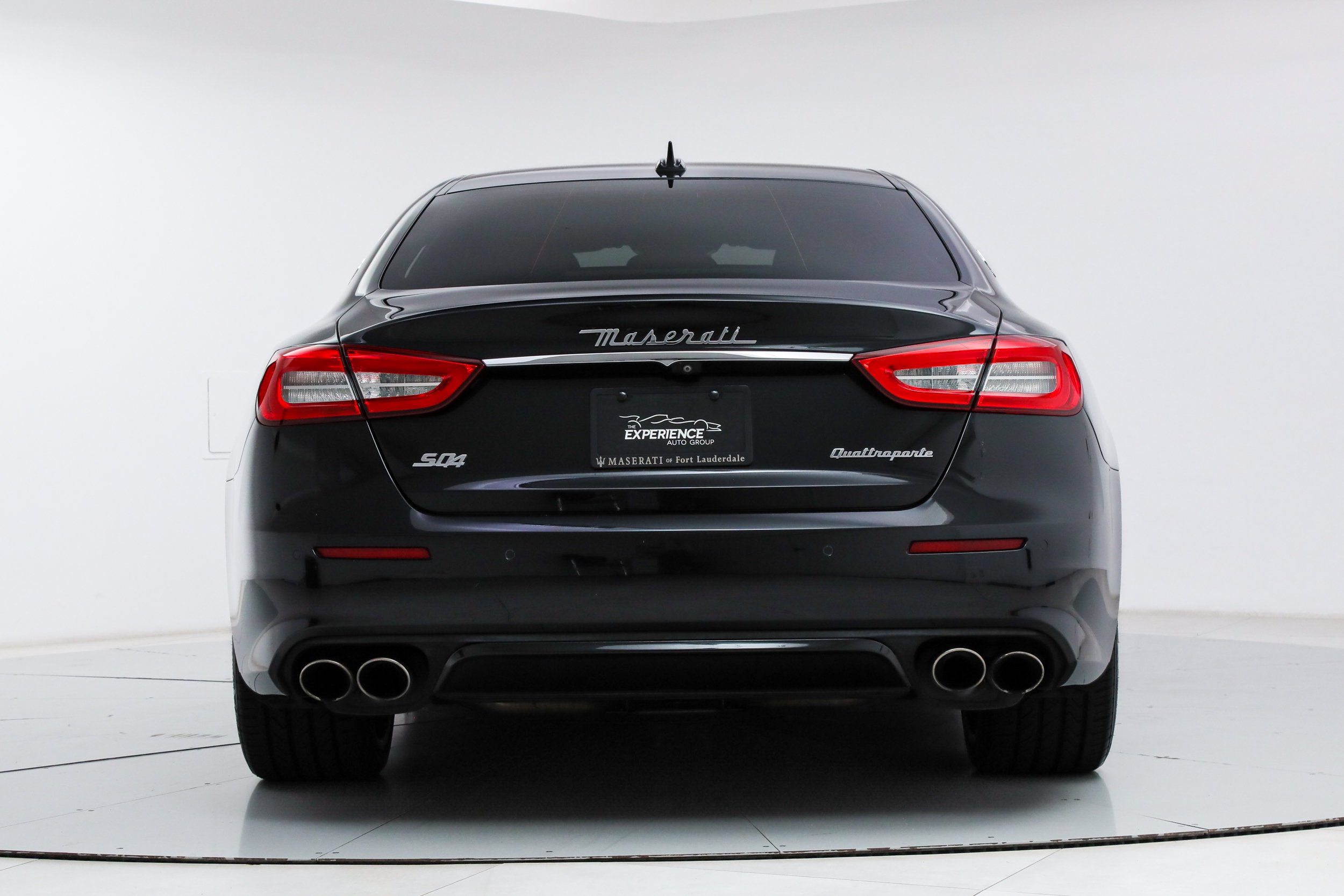 Used 2018 Black Maserati S Q4 GranLusso image 4