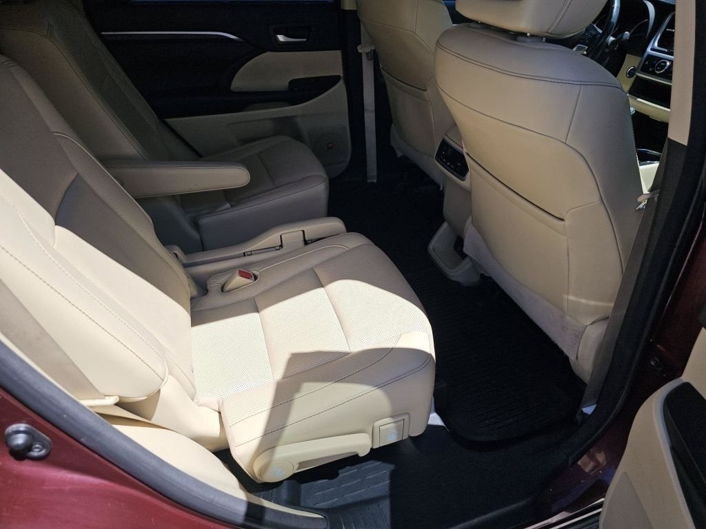 Used 2015 Mica Toyota Limited Platinum image 29