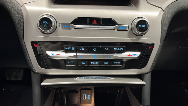 Used 2024 Iconic Silver Metallic Ford XLT image 17