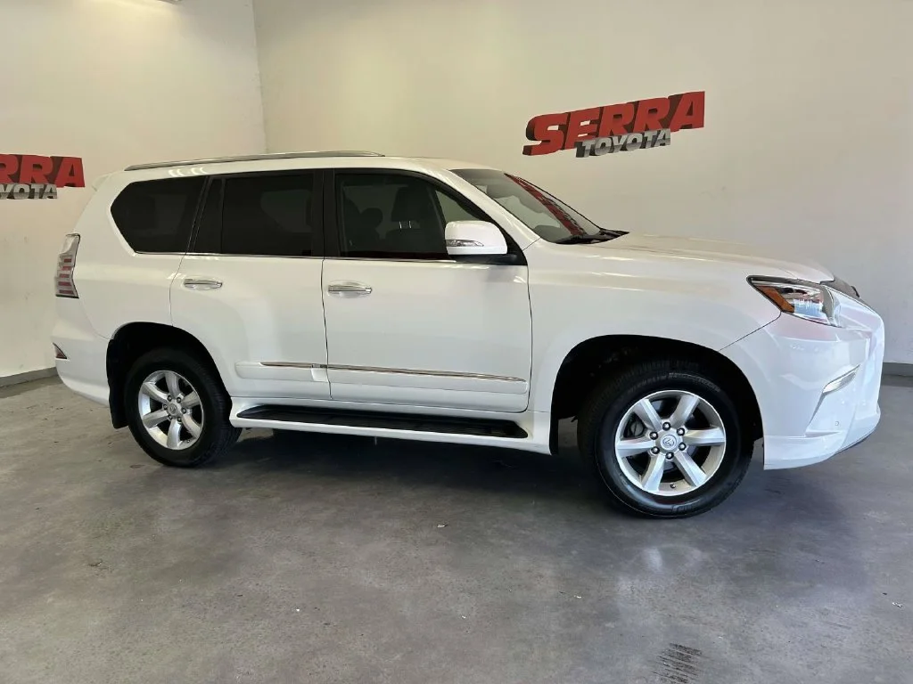 Used 2018 White Lexus 460 image 2