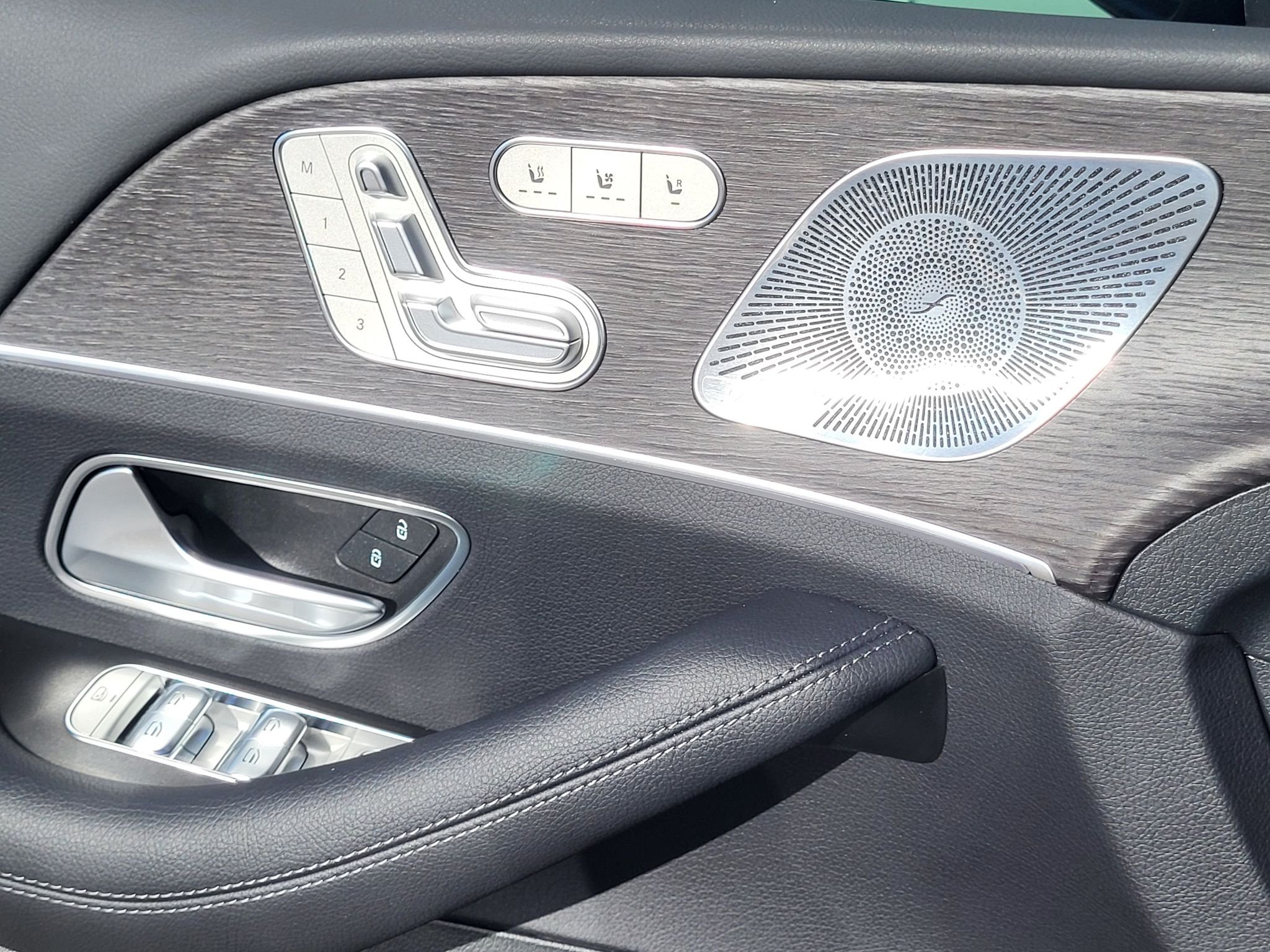 Certified Used 2025 Obsidian Black Metallic Mercedes-Benz GLE450 4MATIC® image 33