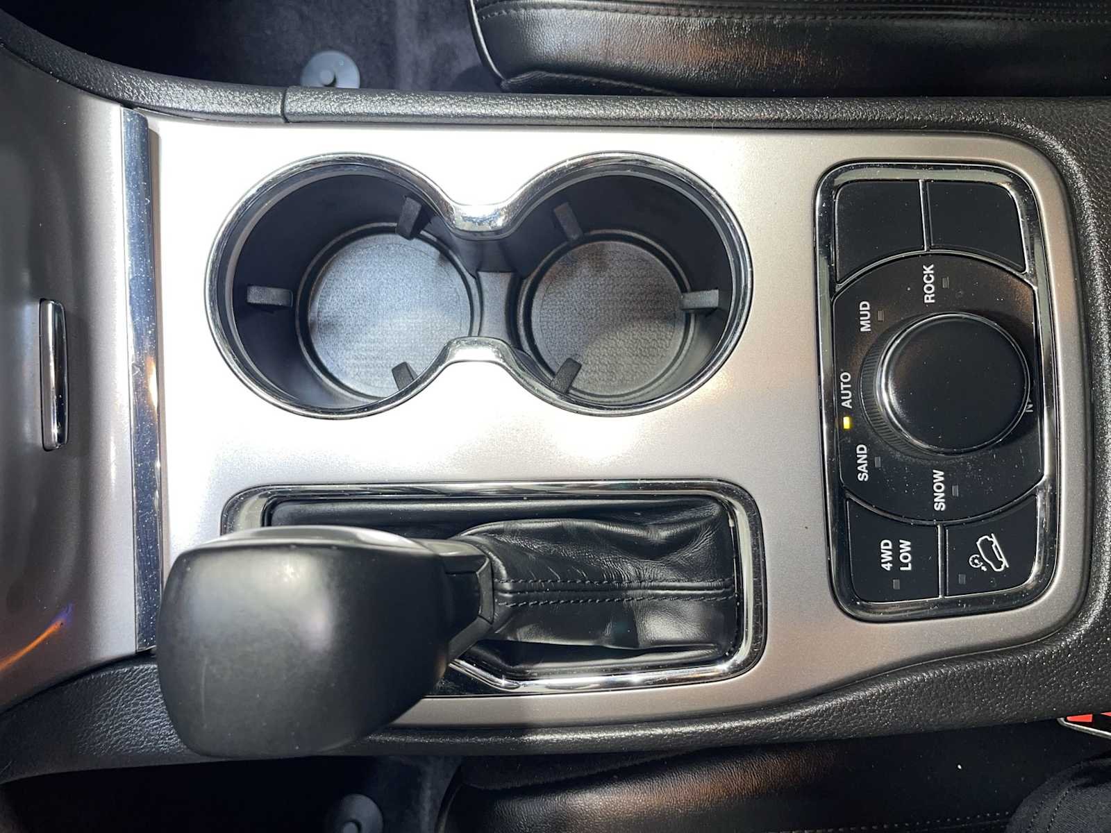Used 2019 Diamond Black Crystal Pearlcoat Jeep Limited image 17