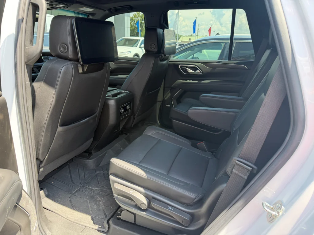 Used 2023 Summit White Chevrolet Z71 image 3