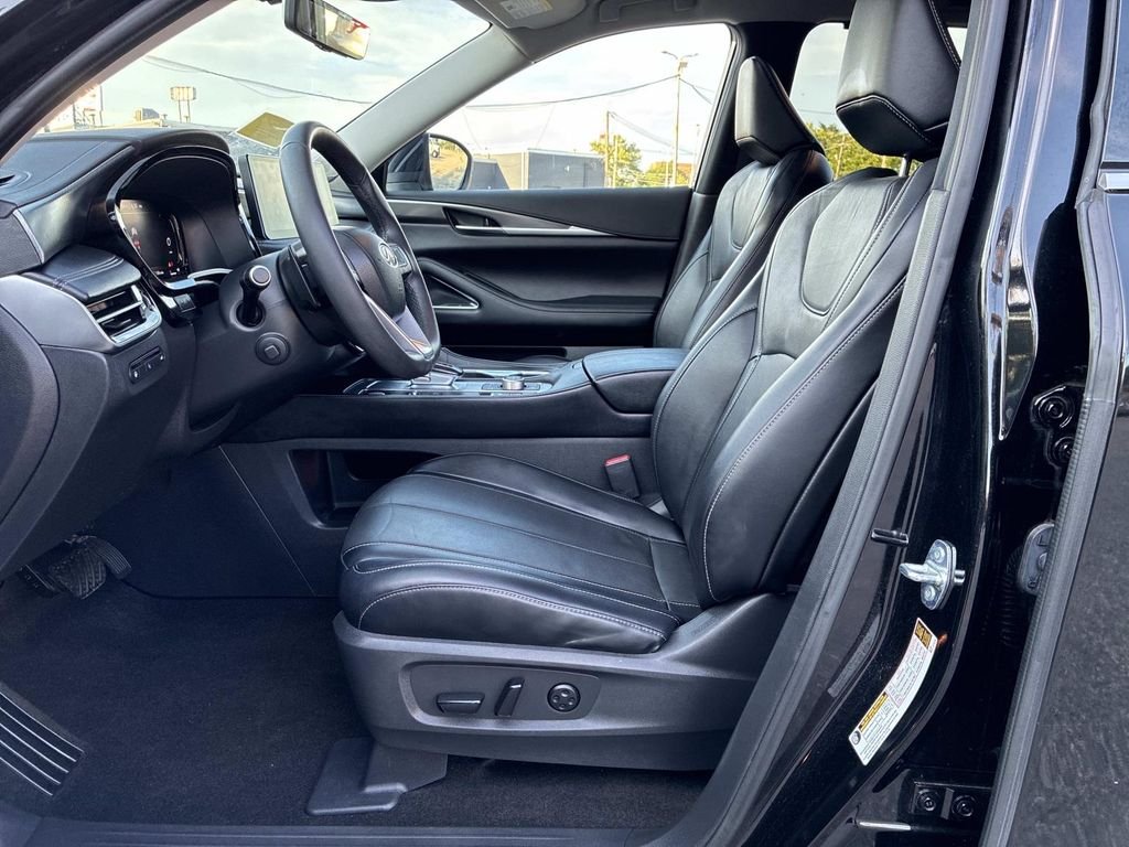 Used 2023 Black INFINITI LUXE image 26