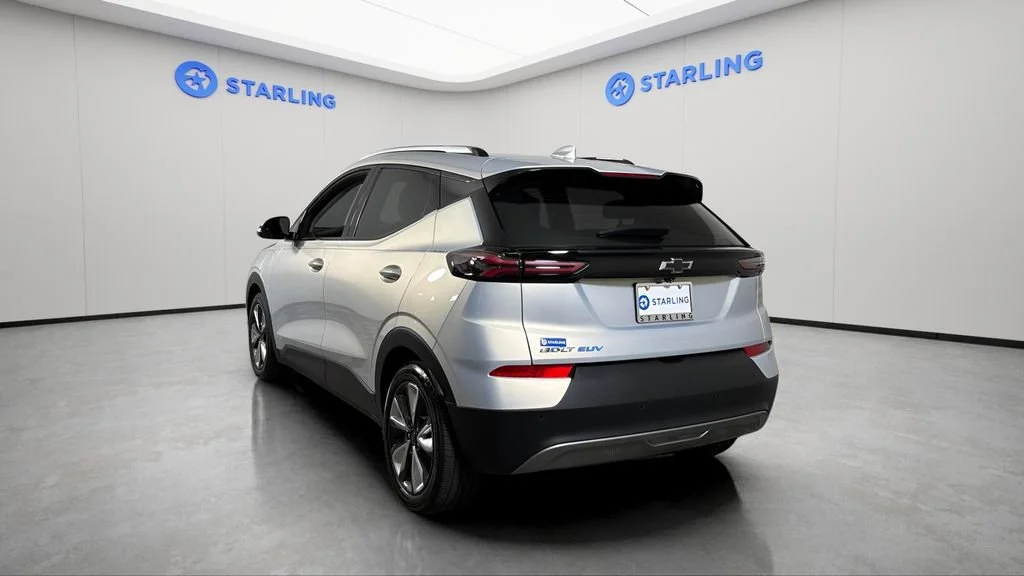 Used 2023 Silver Flare Metallic Chevrolet LT image 6