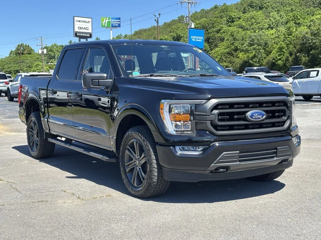 Used 2022 Black Ford XLT image 4