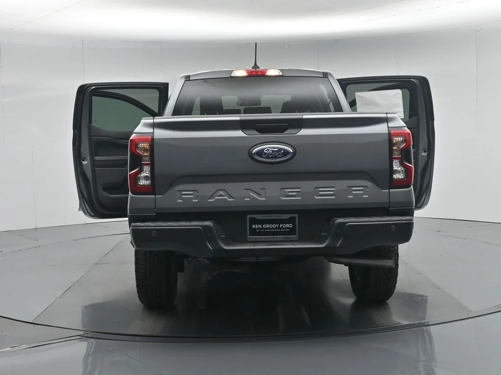 New 2026 Carbonized Gray Metallic Ford XLT image 30