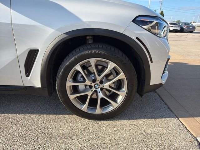 Used 2022 White Metallic BMW xDrive40i image 5