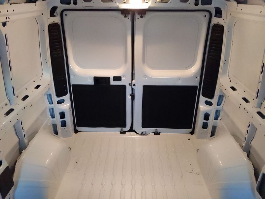 New 2026 Bright White Clear-Coat Exterior Paint RAM Low Roof image 34