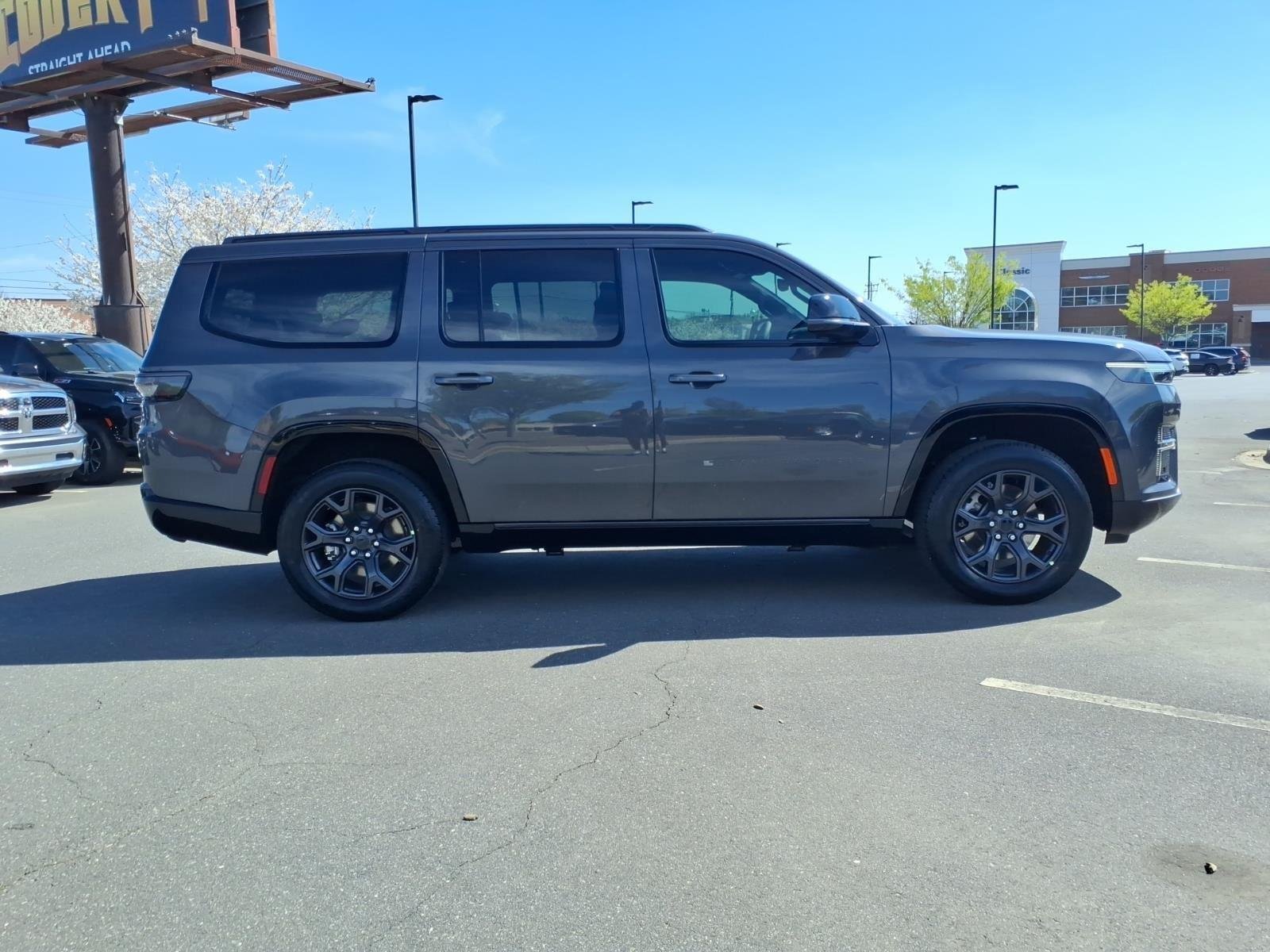 New 2026 Baltic-Gray Metallic Clear-Coat Exterior Paint Jeep  image 10