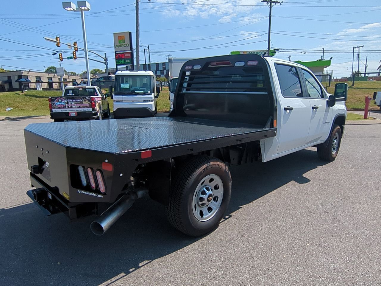 New 2025 Summit White Chevrolet WT image 8
