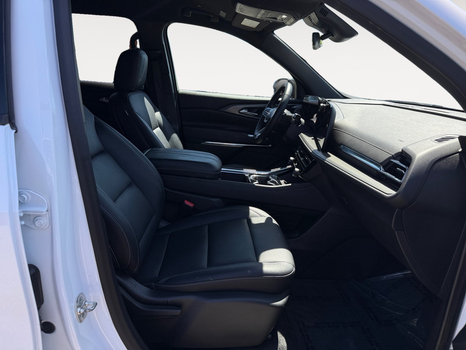 Used 2025 Summit White Chevrolet LT image 19