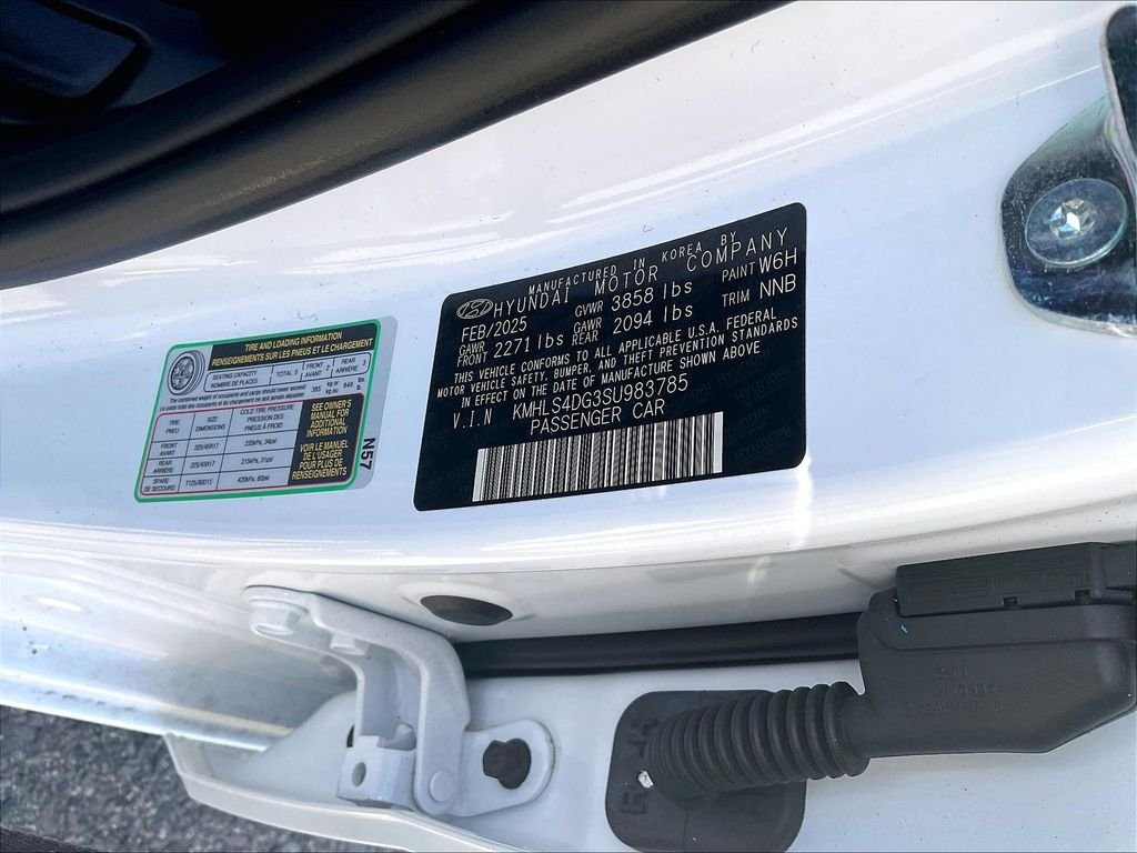 Used 2025 White Hyundai SEL Convenience image 34