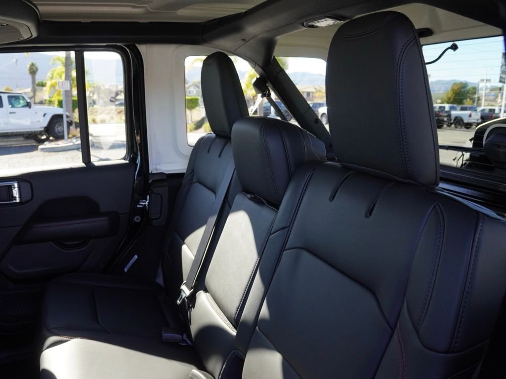 New 2026 Black Clear-Coat Exterior Paint Jeep Rubicon image 22