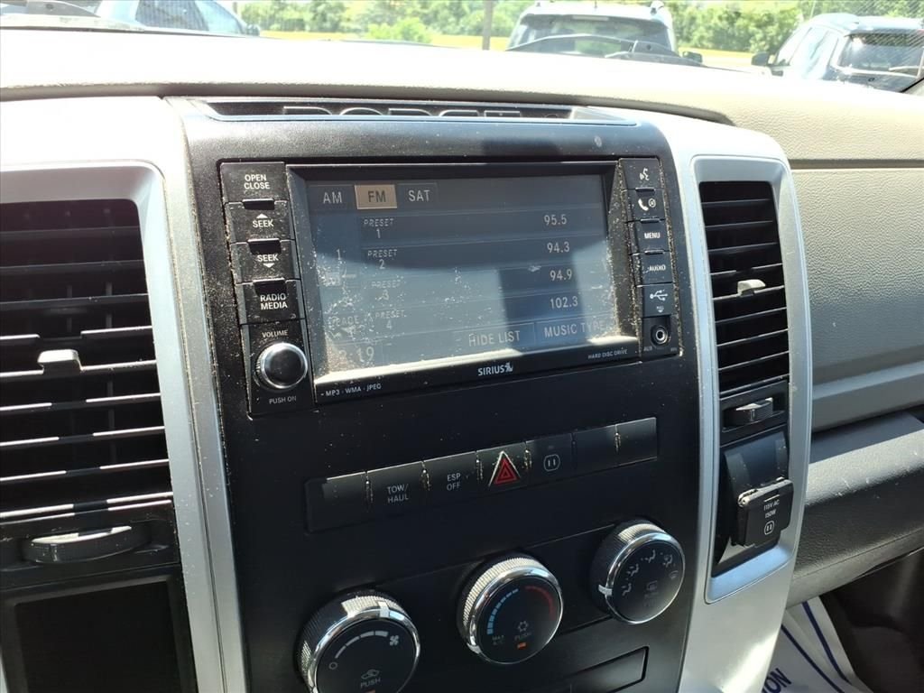 Used 2009 Red Dodge SLT image 21