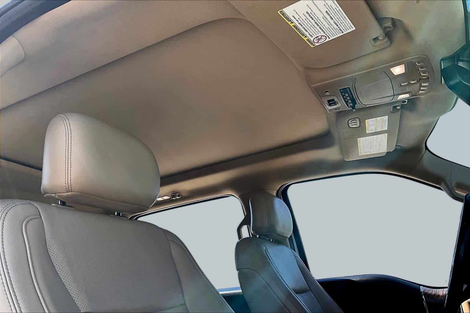 Used 2017 White Platinum Metallic Tri-Coat Ford Lariat image 14
