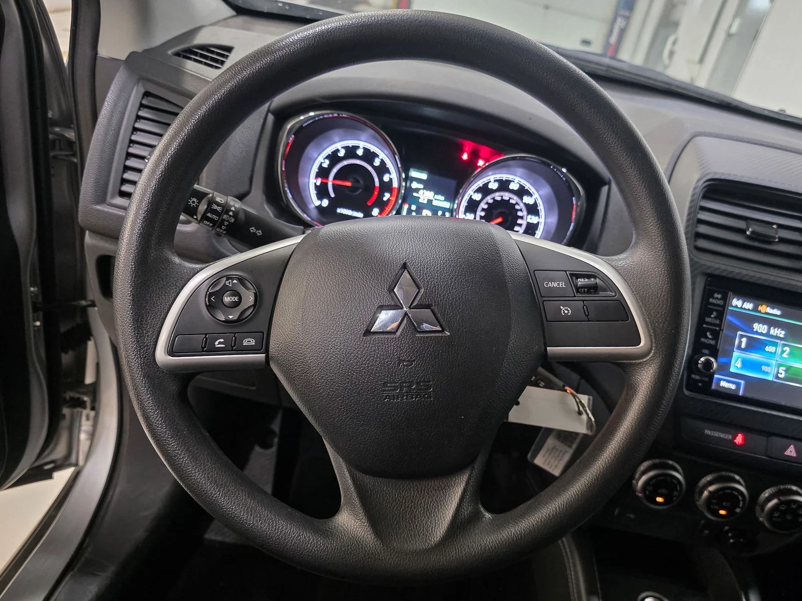 Used 2024  Mitsubishi  image 33