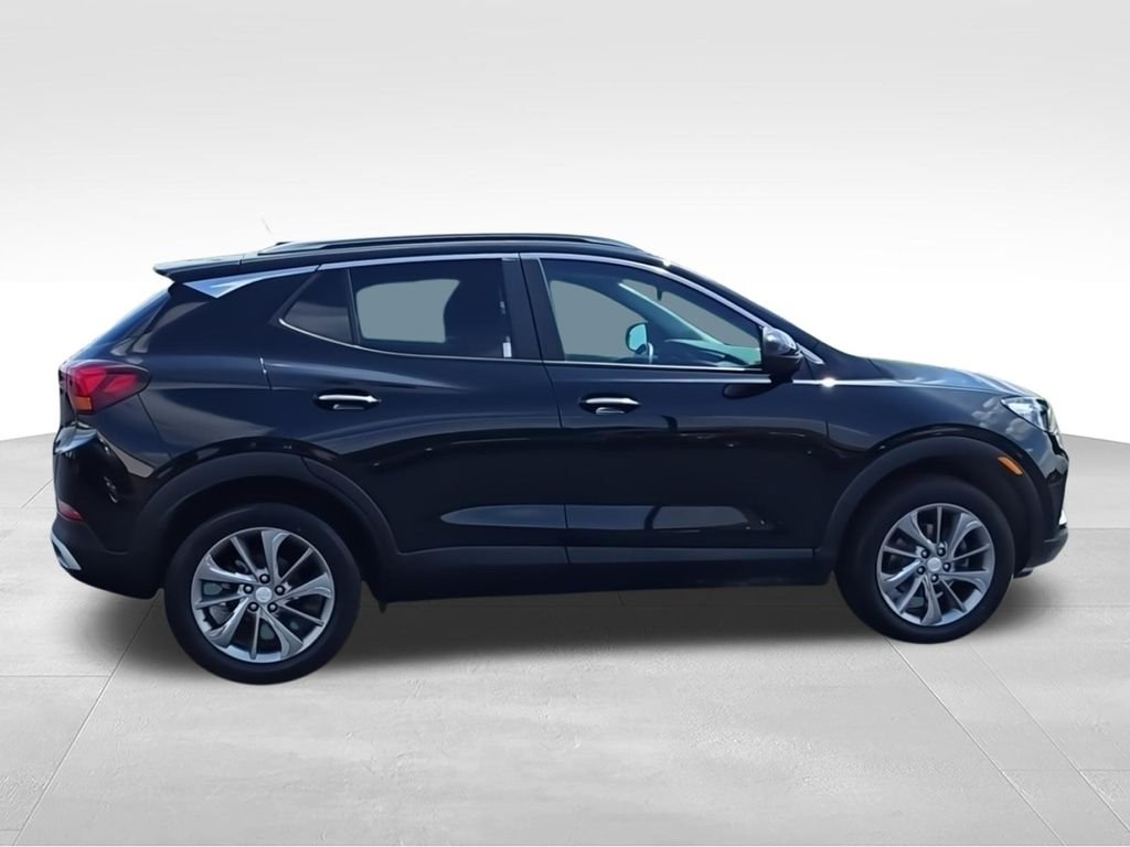 Used 2022 Black Buick Select image 9