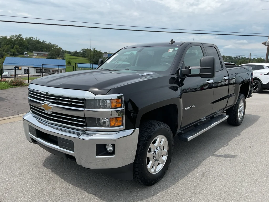 Used 2015 Black Chevrolet LT image 4