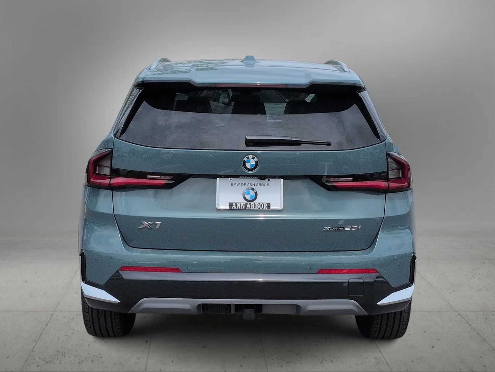 New 2026 Cape York Green Metallic BMW xDrive28i image 7