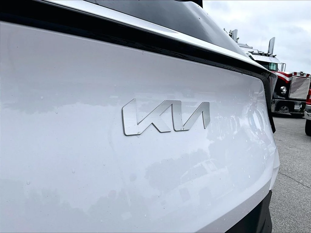 Used 2025 White Kia EX image 9