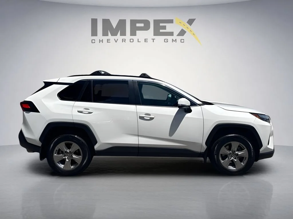 Used 2024  Toyota XLE image 6