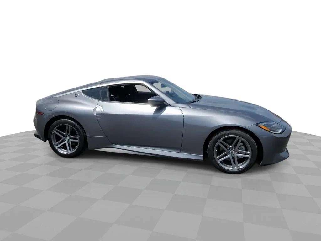 Used 2025 Gray Nissan Sport Manual Transmission image 9