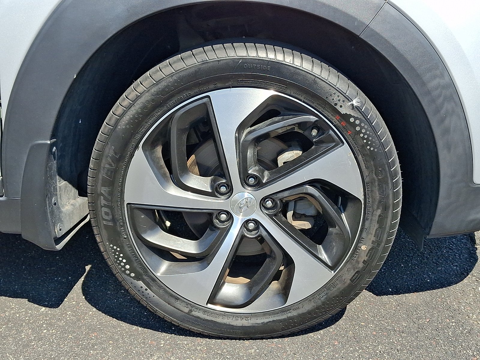Used 2018 Molten Silver - T8T Hyundai Limited image 8