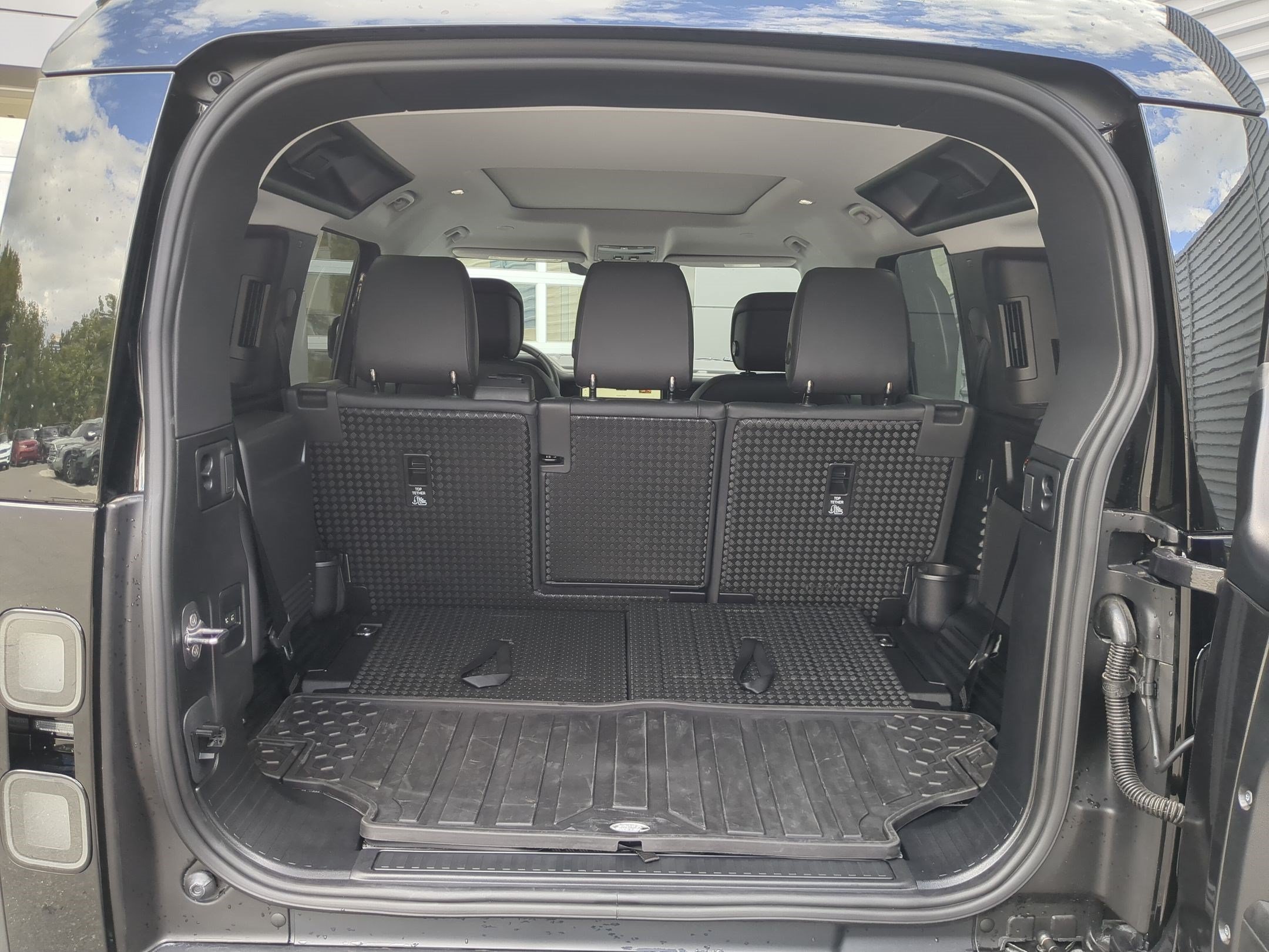 New 2026 Carpathian Grey Land Rover P400 X-Dynamic SE image 30