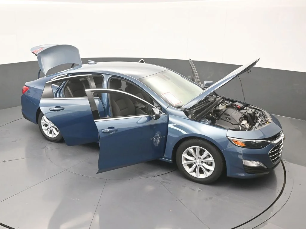 Used 2025 Lakeshore Blue Metallic Chevrolet LT image 67