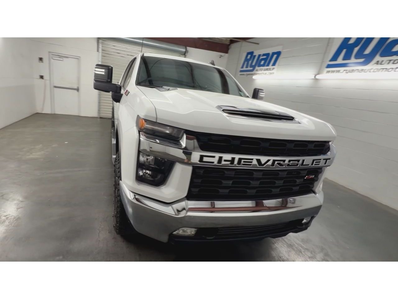 Used 2022 Summit White Chevrolet LT image 3