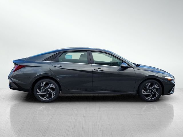 2025 Hyundai Elantra Limited - Photo 40