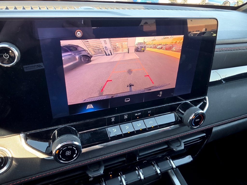 Used 2023 Gray Chevrolet Z71 image 28